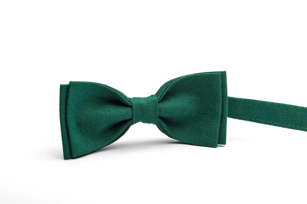 Emerald Green Men's Wedding Bow Ties - Stylish Accessories for Groomsmen and Boys