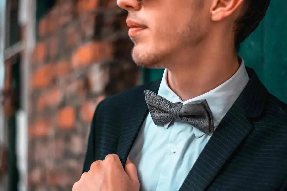 Pale Blue Linen Bow Tie for Men - Perfect for Weddings and Special Occasions